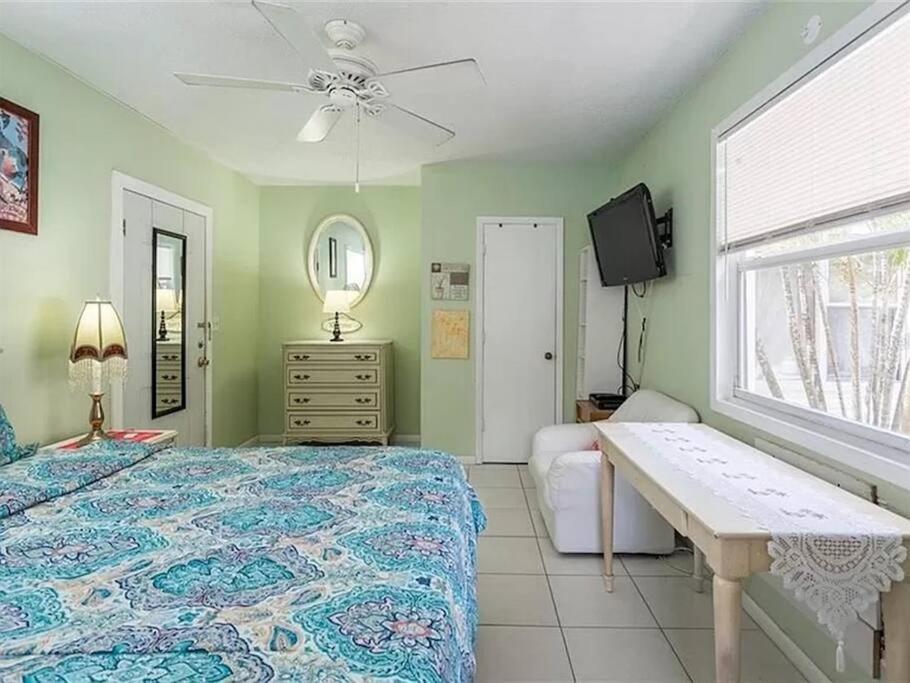 Charming Studio Unit Across From Lido Key Beach Sarasota Esterno foto